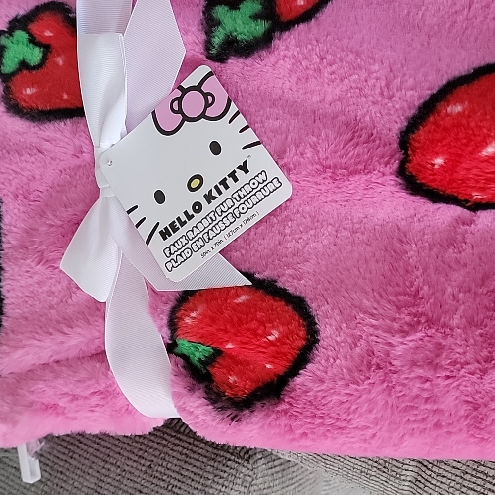 Hello Kitty Pink Strawberry Blanket - Picture 2 of 5